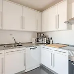 Διαμέρισμα Wonderful - Free Parking - Cabo Ruivo 34636al